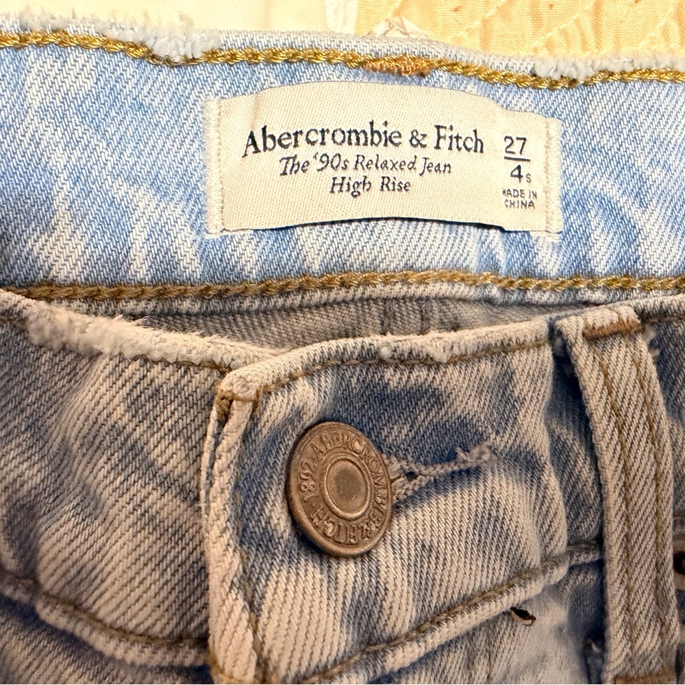 Abercrombie & Fitch '90s Relaxed High Rise Jeans - Light Blue